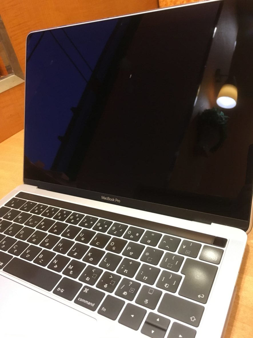 MacBook Proの液晶修理の交換費用【最安値73,000円】