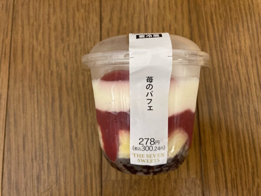 セブンイレブン：苺のパフェ【278円、294kcal、糖質27.5g】