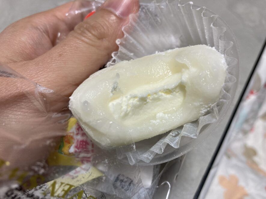セブンイレブン：北海道産クリームチーズのレアチーズ大福【128円、139kcal、脂質5.1g】
